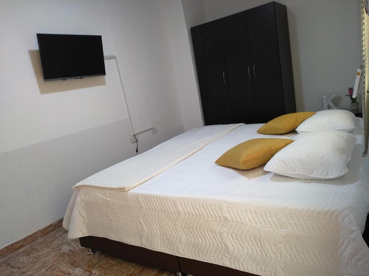 Komodo Alojamiento- Hostal Autoservicio, Ubicado Cerca Al Centro Historico - Bano Privado, Wifi , Cama 2X2 Y Agua Caliente Y Cocina Compartida Попаян Экстерьер фото