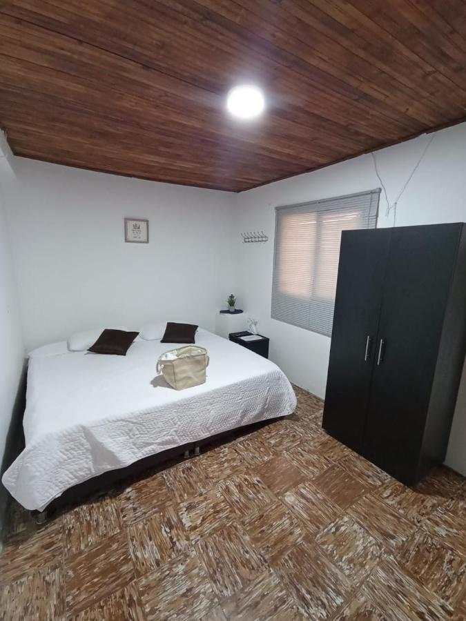 Komodo Alojamiento- Hostal Autoservicio, Ubicado Cerca Al Centro Historico - Bano Privado, Wifi , Cama 2X2 Y Agua Caliente Y Cocina Compartida Попаян Экстерьер фото