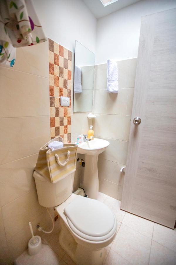 Komodo Alojamiento- Hostal Autoservicio, Ubicado Cerca Al Centro Historico - Bano Privado, Wifi , Cama 2X2 Y Agua Caliente Y Cocina Compartida Попаян Экстерьер фото