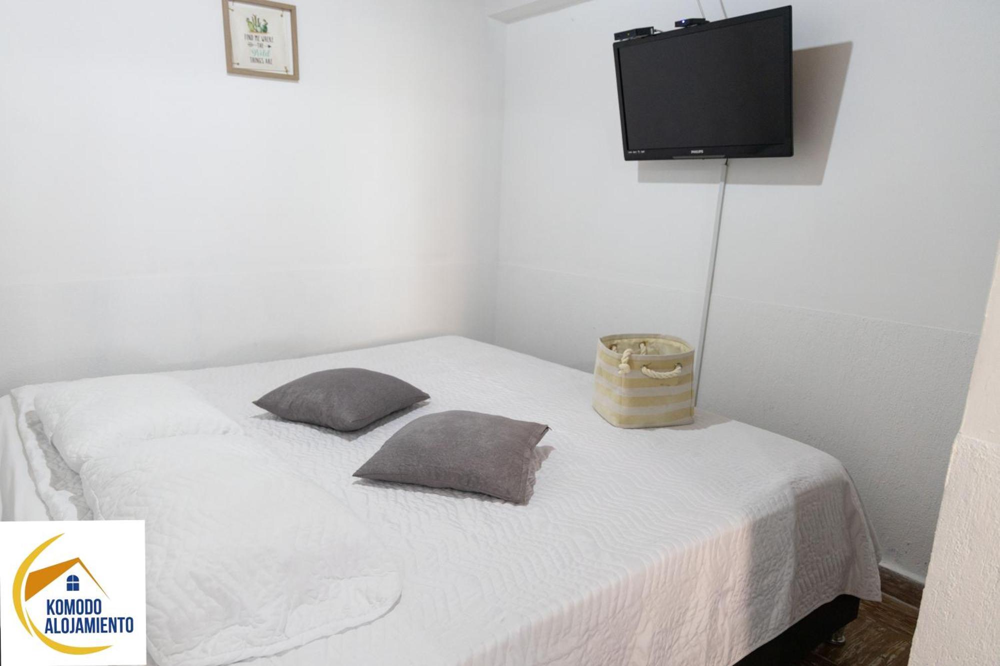 Komodo Alojamiento- Hostal Autoservicio, Ubicado Cerca Al Centro Historico - Bano Privado, Wifi , Cama 2X2 Y Agua Caliente Y Cocina Compartida Попаян Экстерьер фото
